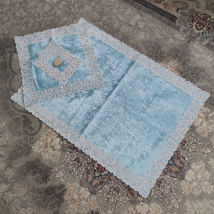 نمای کلی از سجاده مخمل سه تکه ابی رنگ