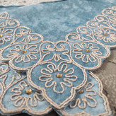 نمای نزدیک از رنگ و جنس سجاده مخمل