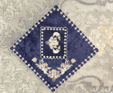 نمای کلی جانماز نگین کاری شده سورمه ای