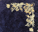 نمای نزدیک نگین کاری جانماز مخمل سورمه ای