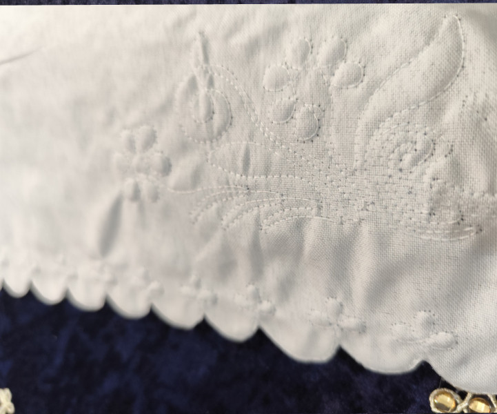 نمای پشت جانماز مخمل نگین دار سورمه ای