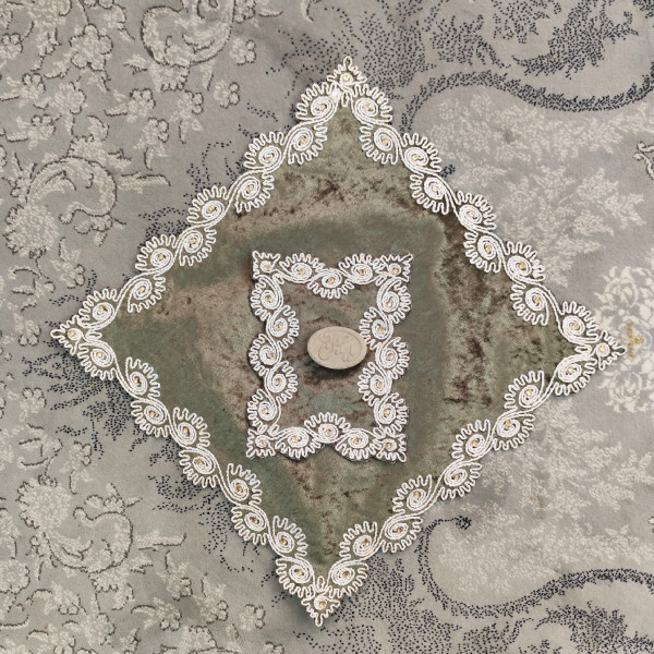 نمای کلی از جانماز مخمل سبز طرح چشم