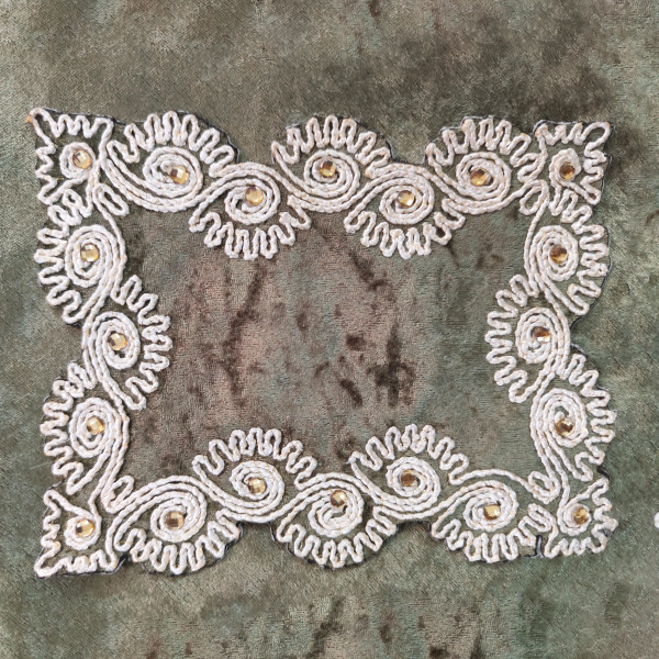 بخش داخلی جانماز مخمل چشمی سبز رنگ