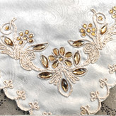 نمای نزدیک حاشیه جانماز ترمه سفید نگین دار طرح سینا