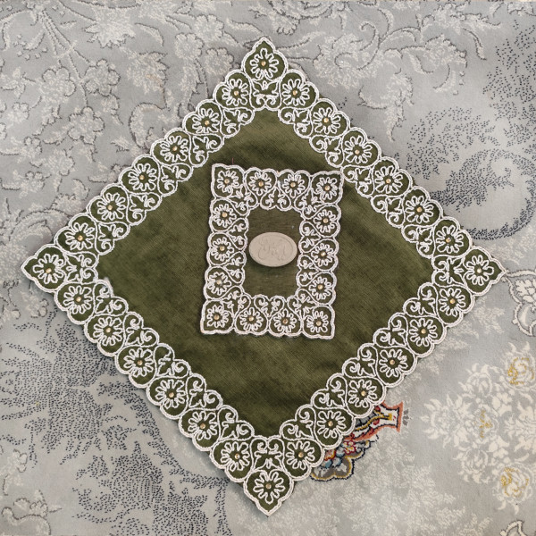 نمای کلی جانماز مخمل نگین دار سبز زیتونی37سانتی