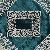 نمای نزدیک از قسمت داخلی جانماز سبز نگین دار