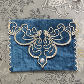 نمای بسته از کیف جانماز کیفی ابی