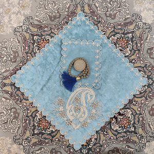 جانماز مخمل دوتکه ابی اسمانی طرح صدف